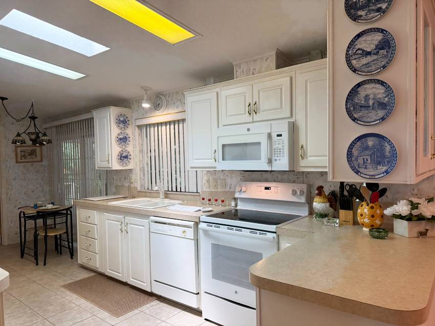 105 Bougenvilea Terrace a Parrish, FL Mobile or Manufactured Home for Sale